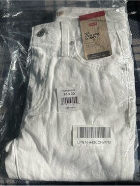 Levi's 721 High Rise Skinny Jeans White Size 26x30